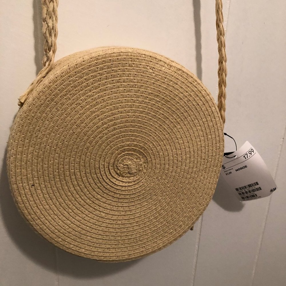H & M woven round purse